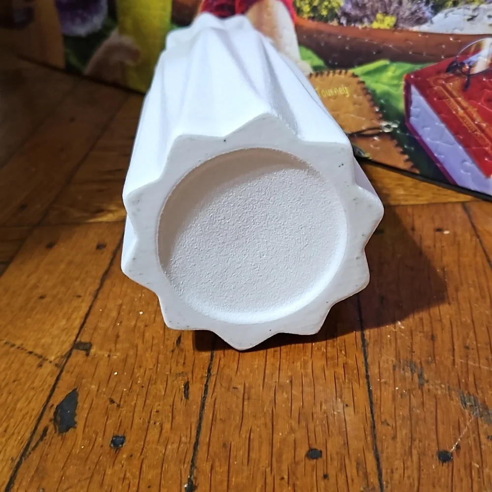 VASE - Picture 3 of 5